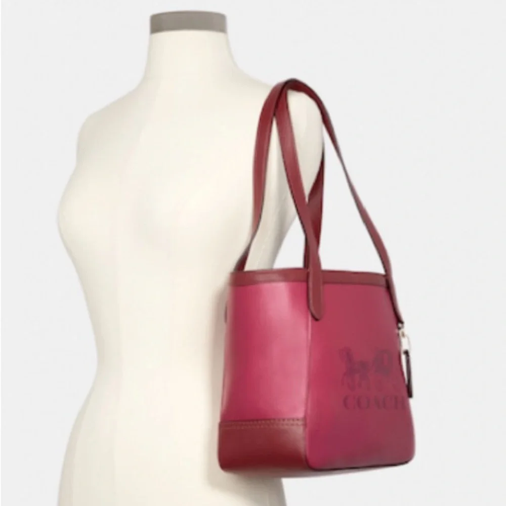 REDDISH VIOLET GOLD ACCENT COLOR BLOCK HORSE & CARRIAGE TOTE